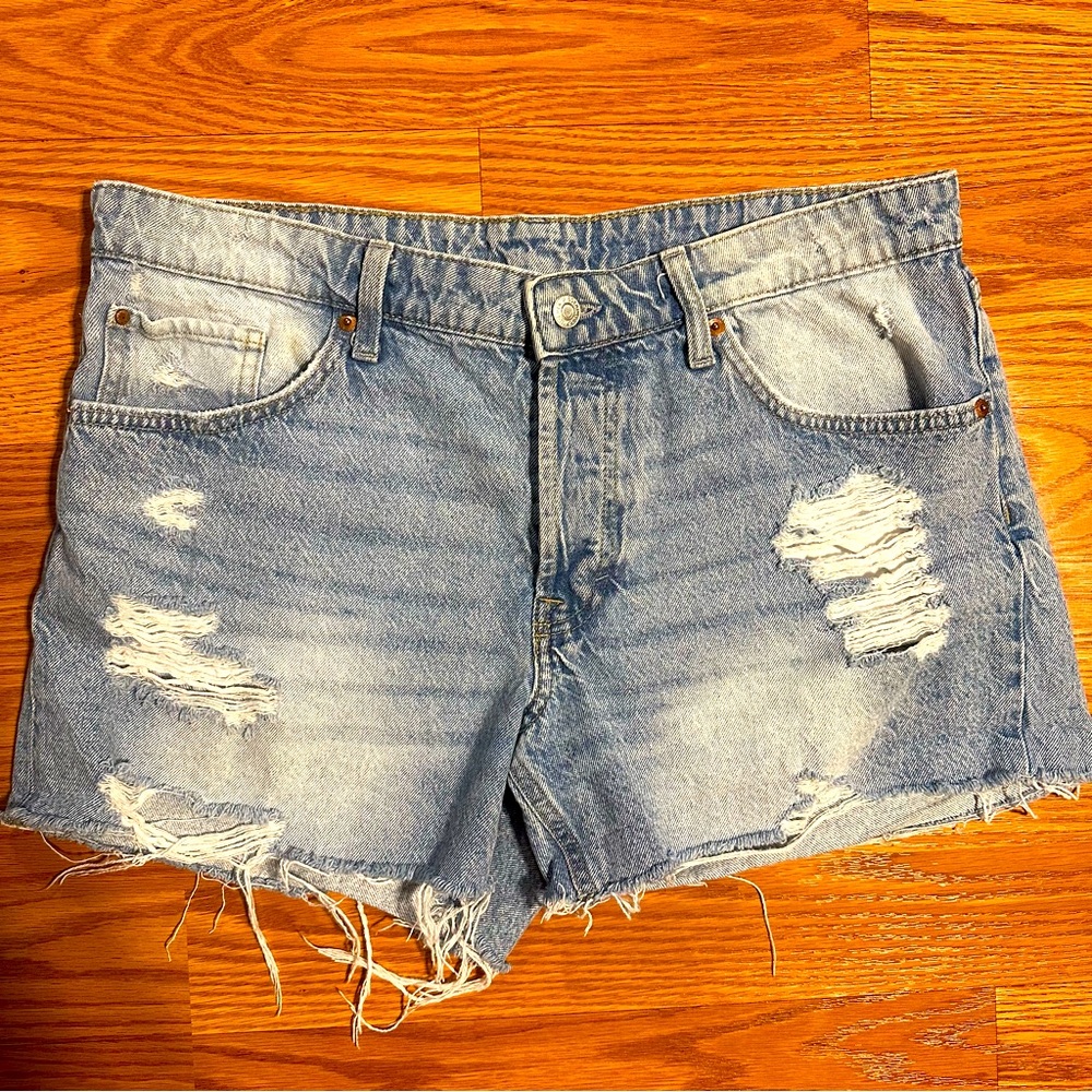 & Denim Distressed 90’s Boyfriend low waist Jean Shorts size 10